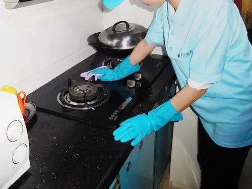 厨房开荒清洁
